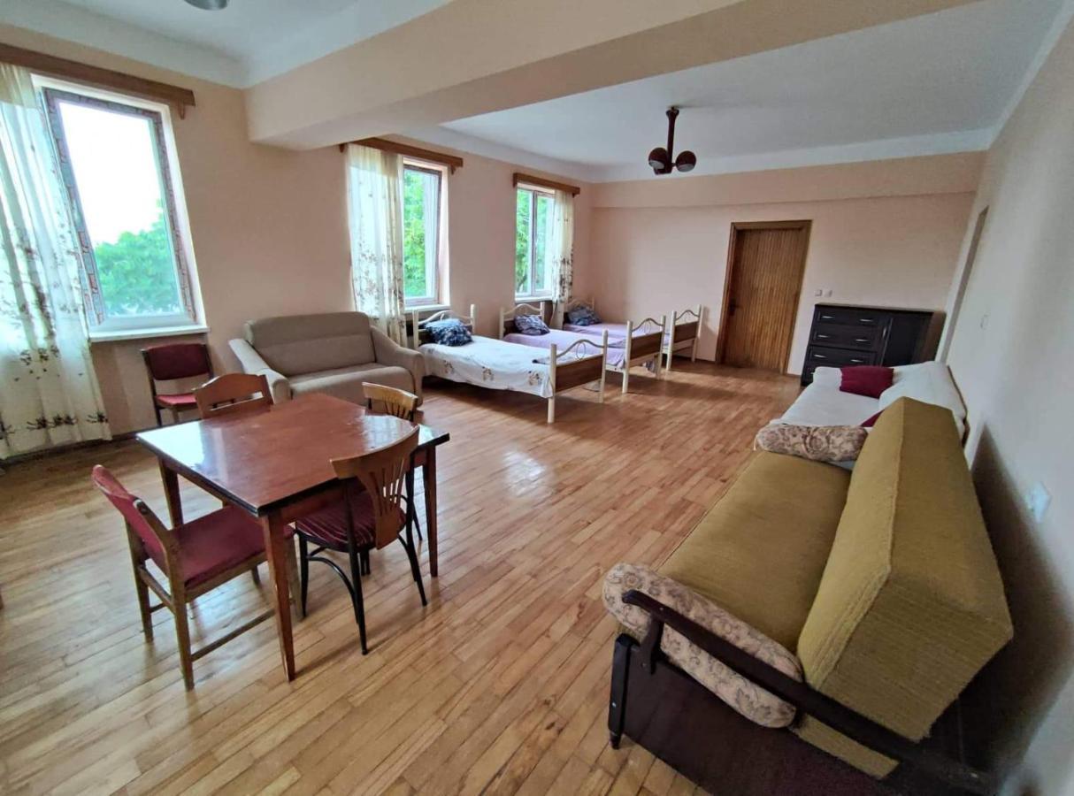 Hostel On The River Batumi Zewnętrze zdjęcie